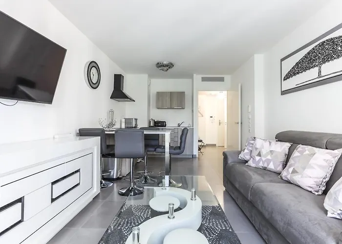 Cannes: Cosy A 2 Pas De La Croisette